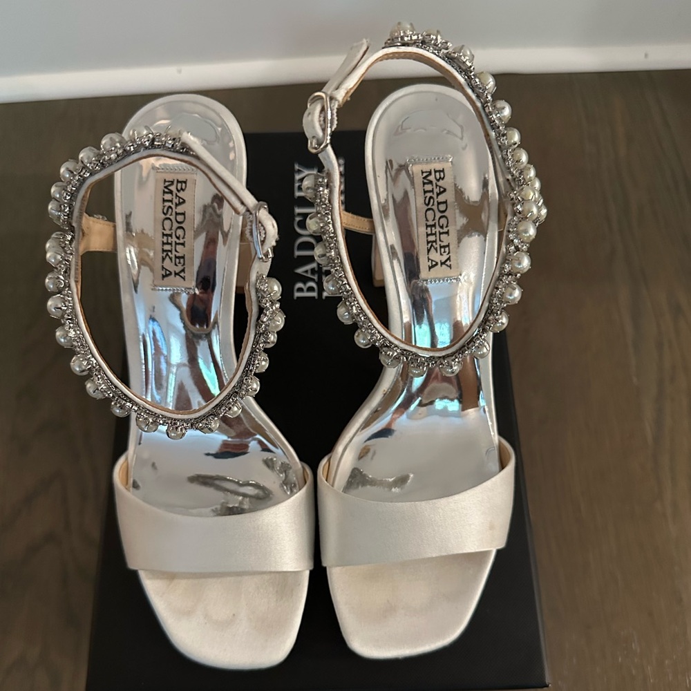 Badgley Mischka Korina Heels White Satin Bridal Wedding US 7